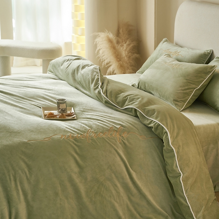 91家纺网 家纺一手货源 找家纺 千朵森 2025新款杰西卡250克加厚高端锦丝绒四件套-风格一 杰西卡-嫩芽绿