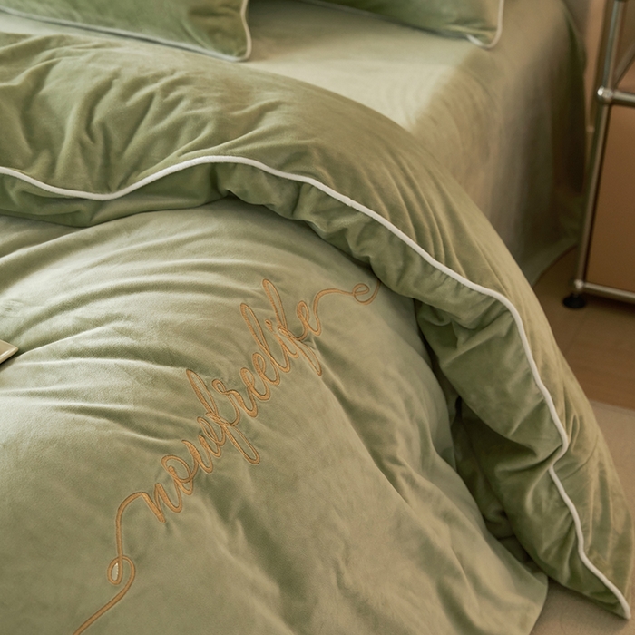 91家纺网 家纺一手货源 找家纺 千朵森 2025新款杰西卡250克加厚高端锦丝绒四件套-风格一 杰西卡-嫩芽绿