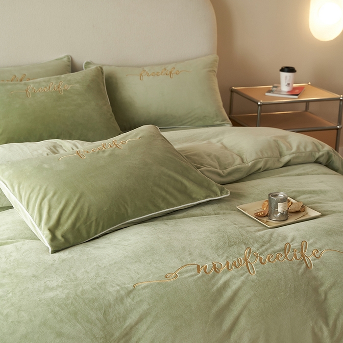 91家纺网 家纺一手货源 找家纺 千朵森 2025新款杰西卡250克加厚高端锦丝绒四件套-风格一 杰西卡-嫩芽绿