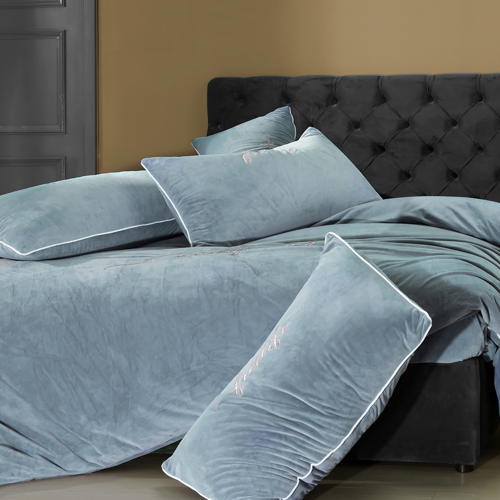 91家纺网 家纺一手货源 找家纺 千朵森 2025新款杰西卡250克加厚高端锦丝绒四件套-风格一 杰西卡-烟灰