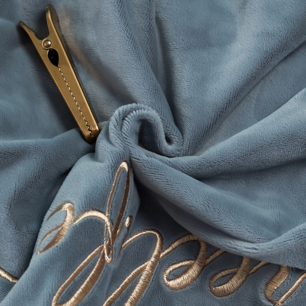 91家纺网 家纺一手货源 找家纺 千朵森 2025新款杰西卡250克加厚高端锦丝绒四件套-风格一 杰西卡-烟灰