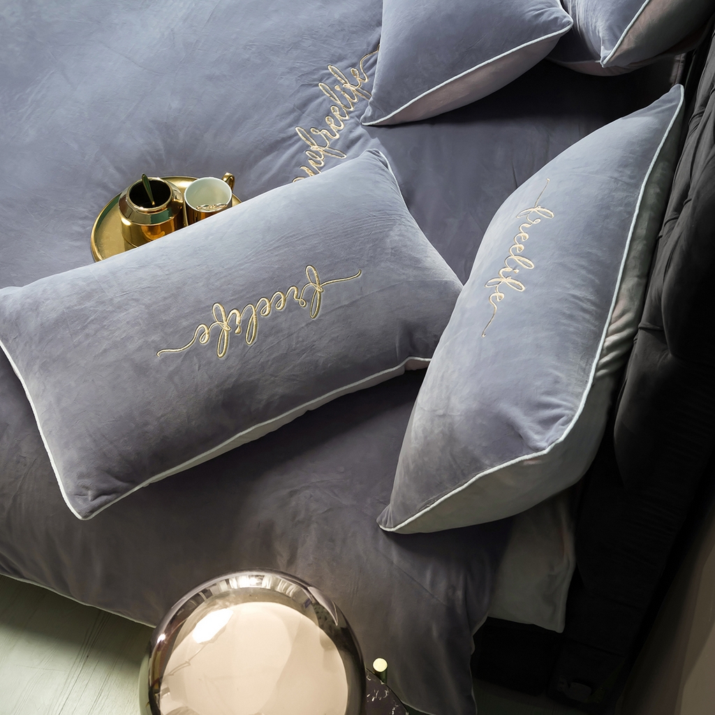 91家纺网 家纺一手货源 找家纺 千朵森 2025新款杰西卡250克加厚高端锦丝绒四件套-风格一 杰西卡-烟灰水粉