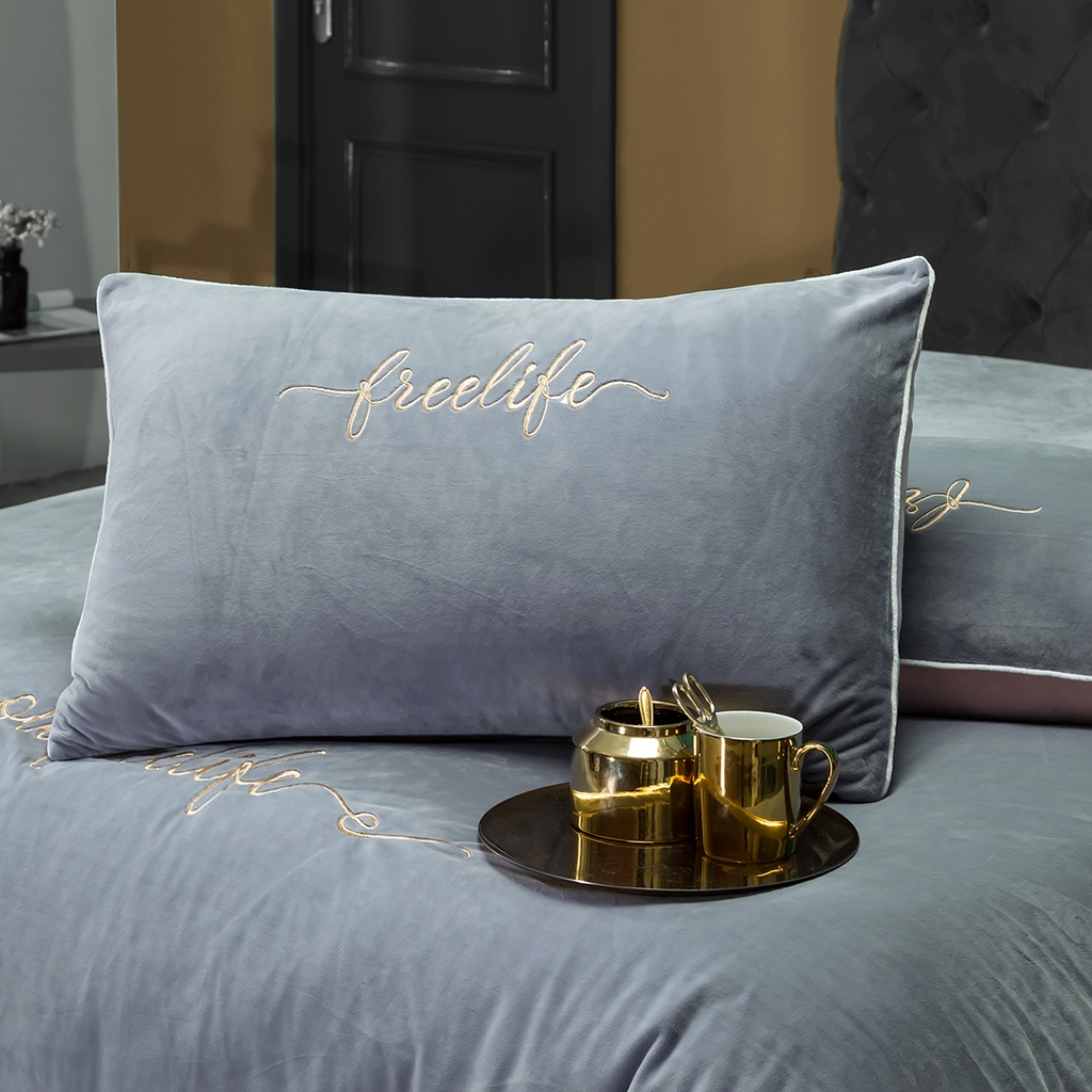 91家纺网 家纺一手货源 找家纺 千朵森 2025新款杰西卡250克加厚高端锦丝绒四件套-风格一 杰西卡-烟灰水粉