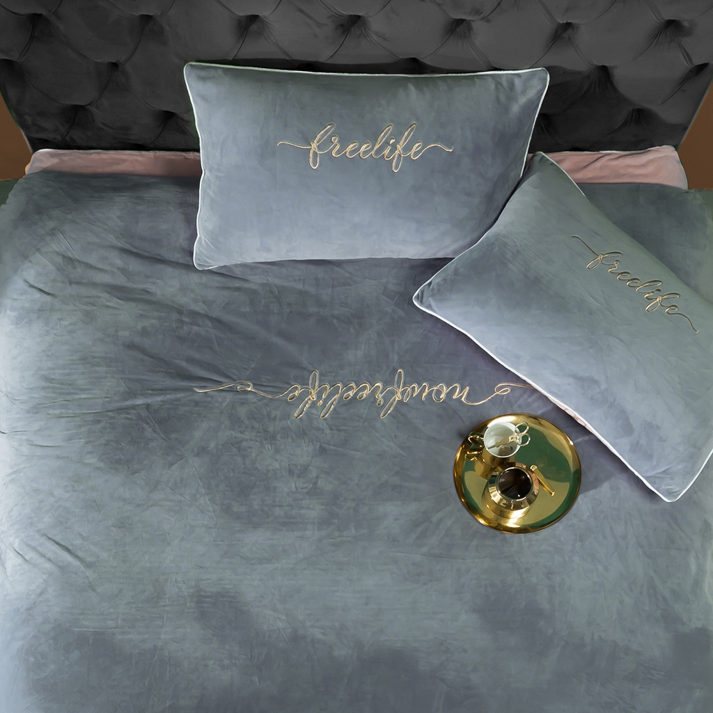 91家纺网 家纺一手货源 找家纺 千朵森 2025新款杰西卡250克加厚高端锦丝绒四件套-风格一 杰西卡-烟灰水粉