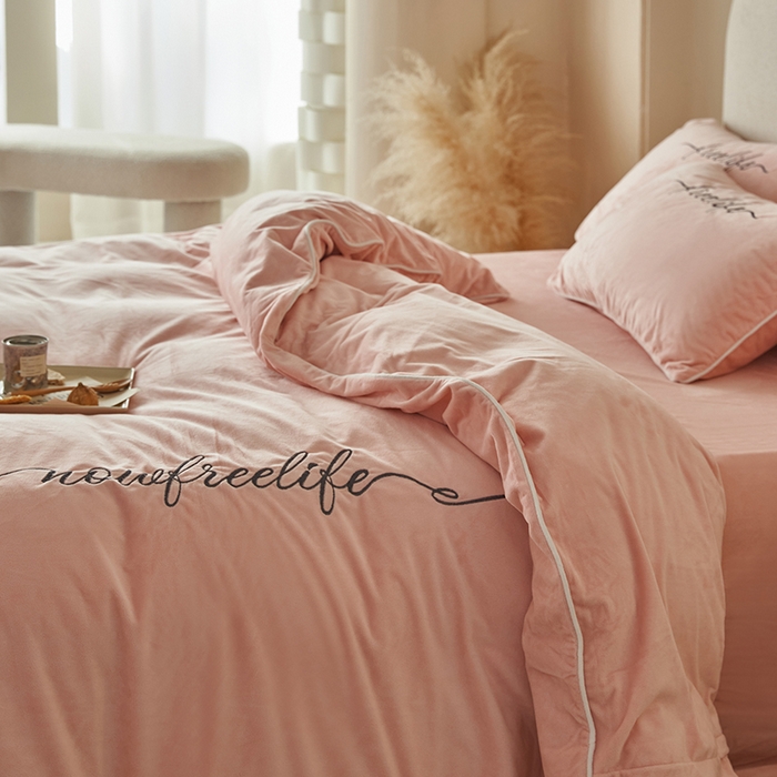 91家纺网 家纺一手货源 找家纺 千朵森 2025新款杰西卡250克加厚高端锦丝绒四件套-风格二 杰西卡-艾玉