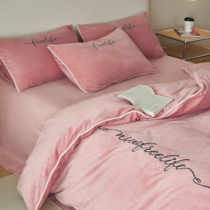 91家纺网 家纺一手货源 找家纺 千朵森 2025新款杰西卡250克加厚高端锦丝绒四件套-风格二 杰西卡-豆沙