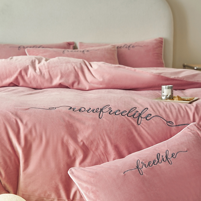 91家纺网 家纺一手货源 找家纺 千朵森 2025新款杰西卡250克加厚高端锦丝绒四件套-风格二 杰西卡-豆沙