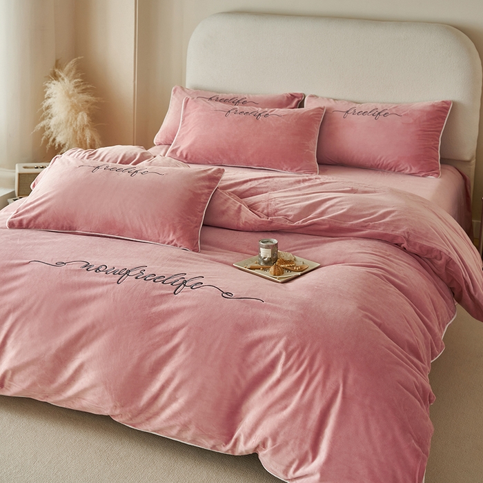 91家纺网 家纺一手货源 找家纺 千朵森 2025新款杰西卡250克加厚高端锦丝绒四件套-风格二 杰西卡-豆沙