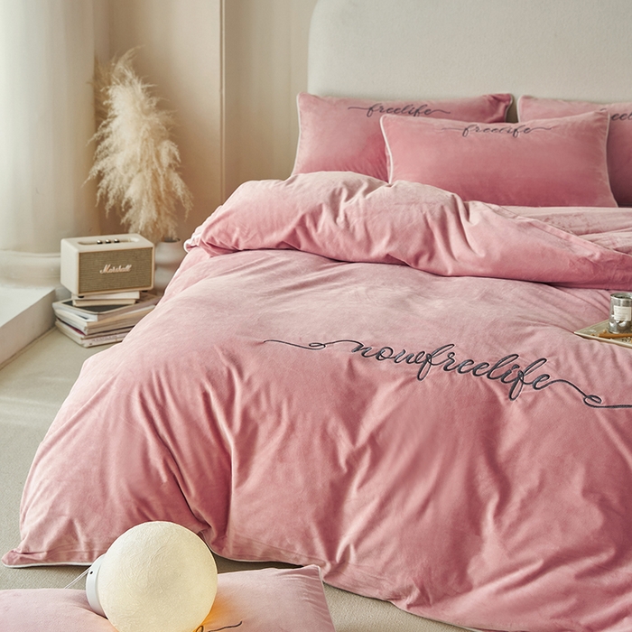 91家纺网 家纺一手货源 找家纺 千朵森 2025新款杰西卡250克加厚高端锦丝绒四件套-风格二 杰西卡-豆沙