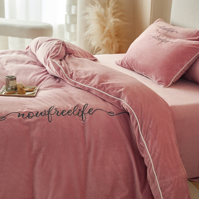 91家纺网 家纺一手货源 找家纺 千朵森 2025新款杰西卡250克加厚高端锦丝绒四件套-风格二 杰西卡-豆沙