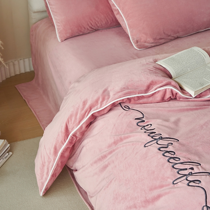 91家纺网 家纺一手货源 找家纺 千朵森 2025新款杰西卡250克加厚高端锦丝绒四件套-风格二 杰西卡-豆沙