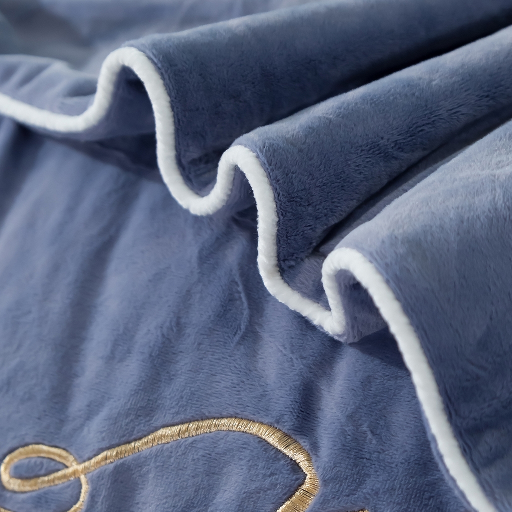 91家纺网 家纺一手货源 找家纺 千朵森 2025新款杰西卡250克加厚高端锦丝绒四件套-风格二 杰西卡-蓝灰