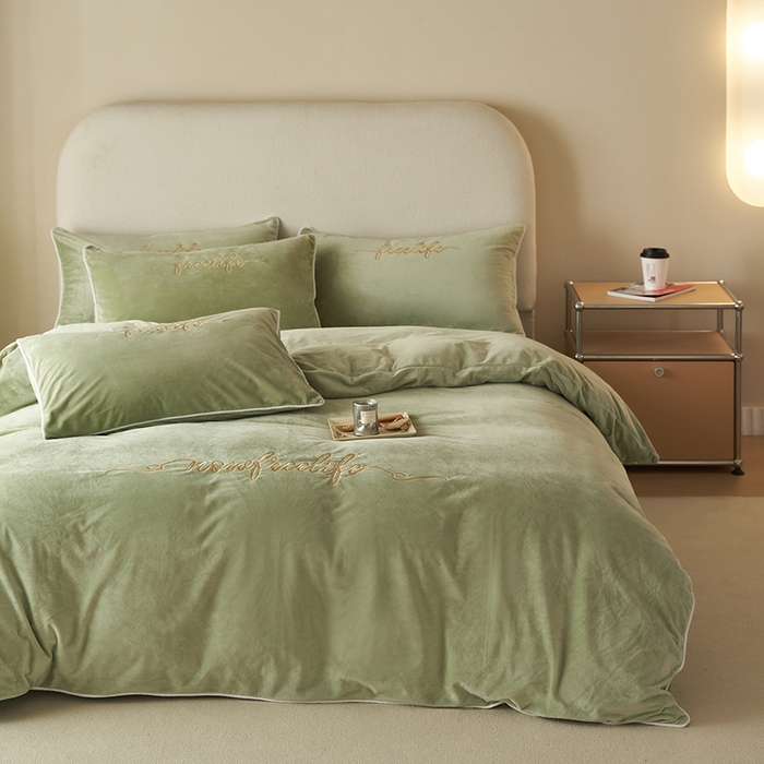 91家纺网 家纺一手货源 找家纺 千朵森 2025新款杰西卡250克加厚高端锦丝绒四件套-风格二 杰西卡-嫩芽绿