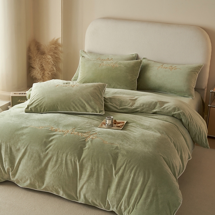 91家纺网 家纺一手货源 找家纺 千朵森 2025新款杰西卡250克加厚高端锦丝绒四件套-风格二 杰西卡-嫩芽绿