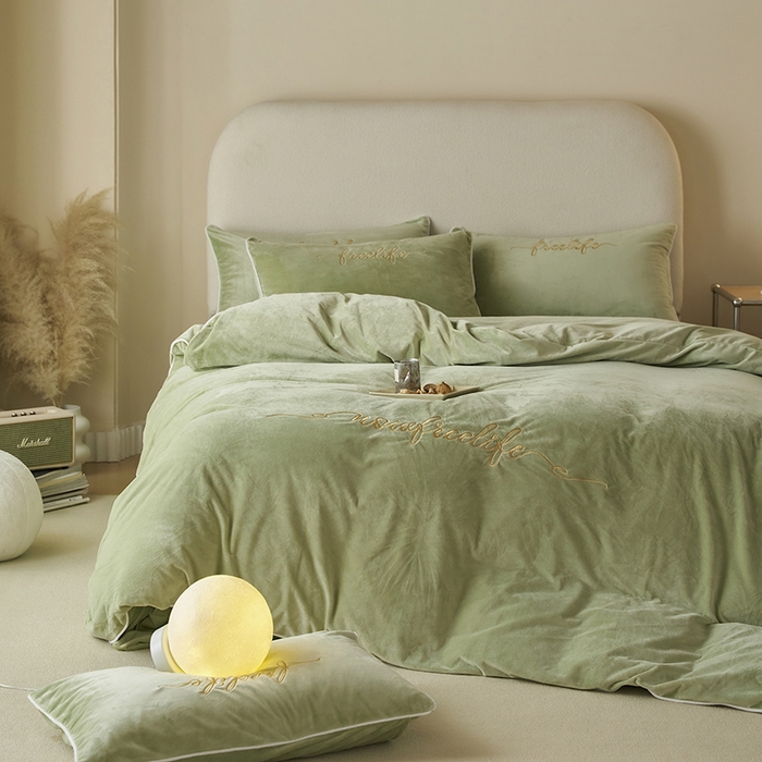 91家纺网 家纺一手货源 找家纺 千朵森 2025新款杰西卡250克加厚高端锦丝绒四件套-风格二 杰西卡-嫩芽绿