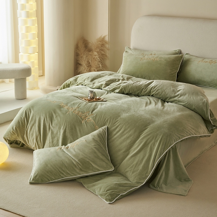 91家纺网 家纺一手货源 找家纺 千朵森 2025新款杰西卡250克加厚高端锦丝绒四件套-风格二 杰西卡-嫩芽绿