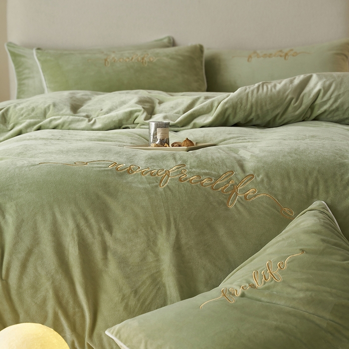 91家纺网 家纺一手货源 找家纺 千朵森 2025新款杰西卡250克加厚高端锦丝绒四件套-风格二 杰西卡-嫩芽绿