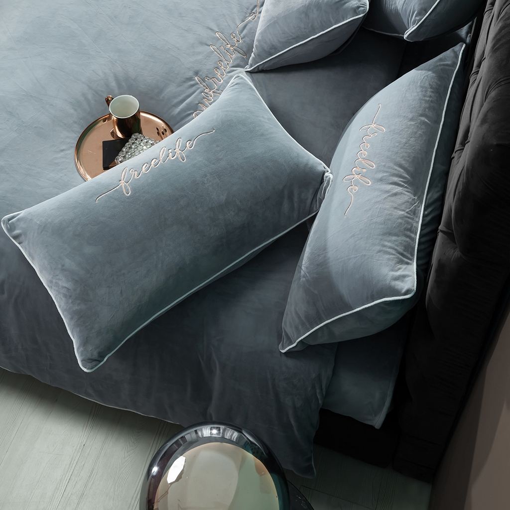 91家纺网 家纺一手货源 找家纺 千朵森 2025新款杰西卡250克加厚高端锦丝绒四件套-风格二 杰西卡-烟灰