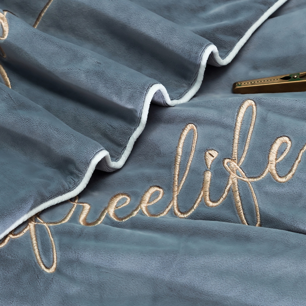 91家纺网 家纺一手货源 找家纺 千朵森 2025新款杰西卡250克加厚高端锦丝绒四件套-风格二 杰西卡-烟灰