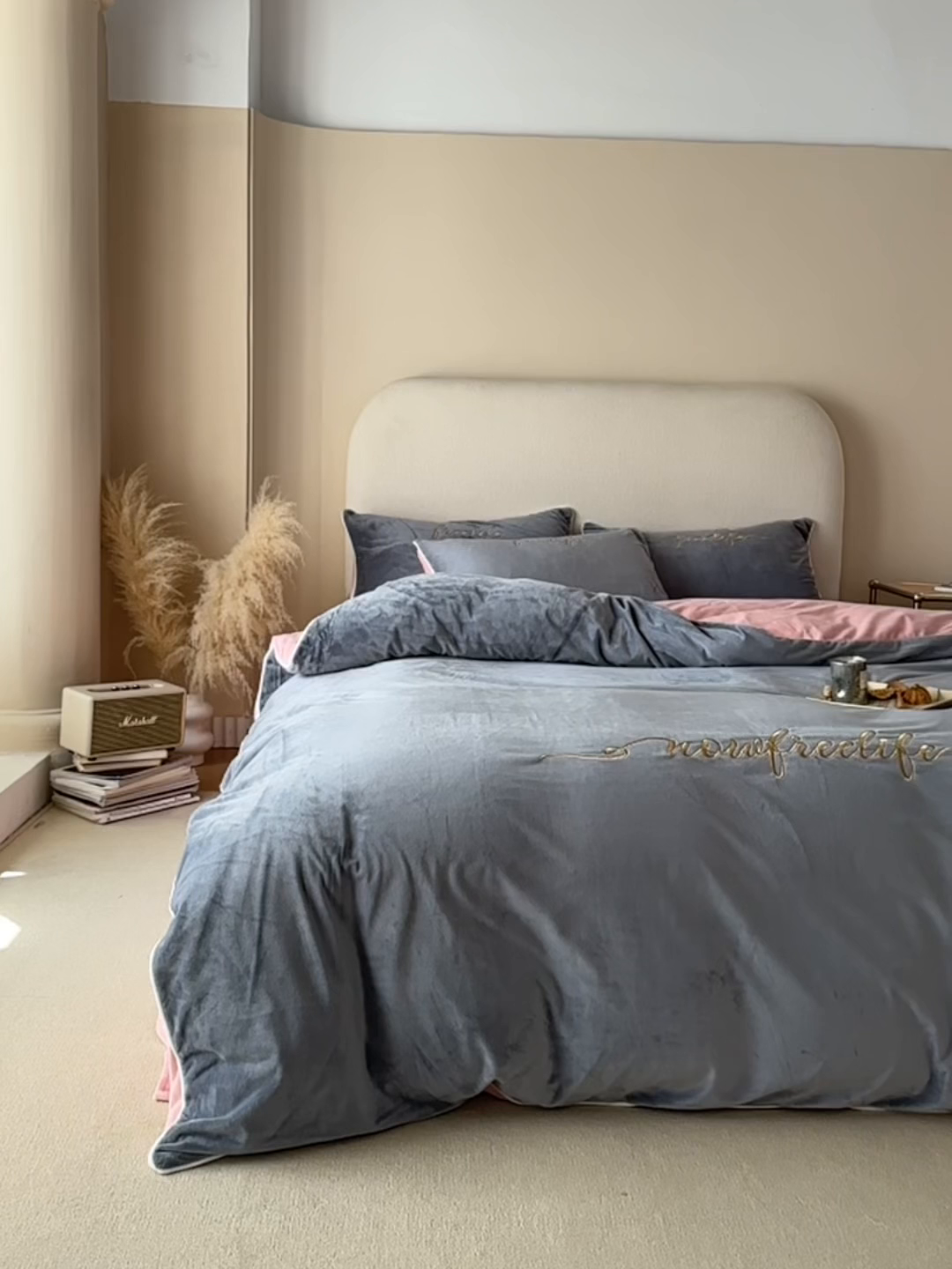 91家纺网 家纺一手货源 找家纺 千朵森 2025新款杰西卡250克加厚高端锦丝绒四件套-风格二 杰西卡-烟灰水粉