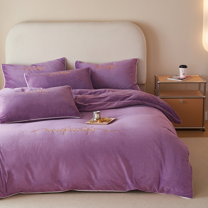 91家纺网 家纺一手货源 找家纺 千朵森 2025新款杰西卡250克加厚高端锦丝绒四件套-风格二 杰西卡-紫色