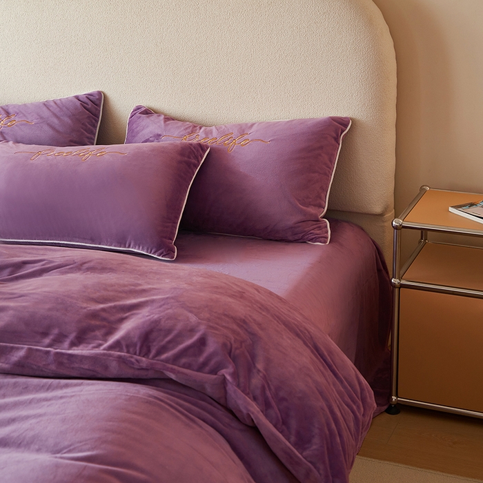 91家纺网 家纺一手货源 找家纺 千朵森 2025新款杰西卡250克加厚高端锦丝绒四件套-风格二 杰西卡-紫色