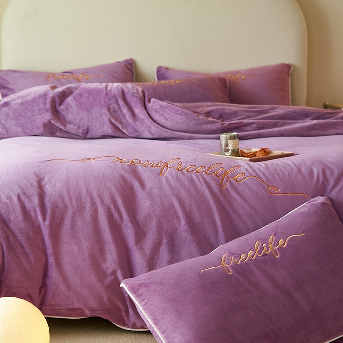 91家纺网 家纺一手货源 找家纺 千朵森 2025新款杰西卡250克加厚高端锦丝绒四件套-风格二 杰西卡-紫色