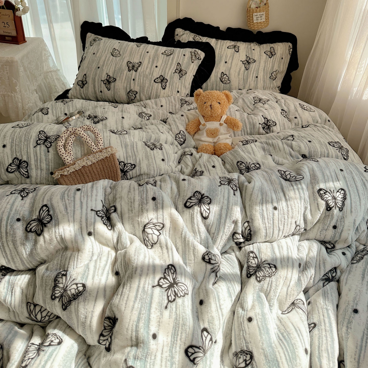 91家纺网 家纺一手货源 找家纺 （总）十里居 2025新款烂花牛奶绒花边款四件套