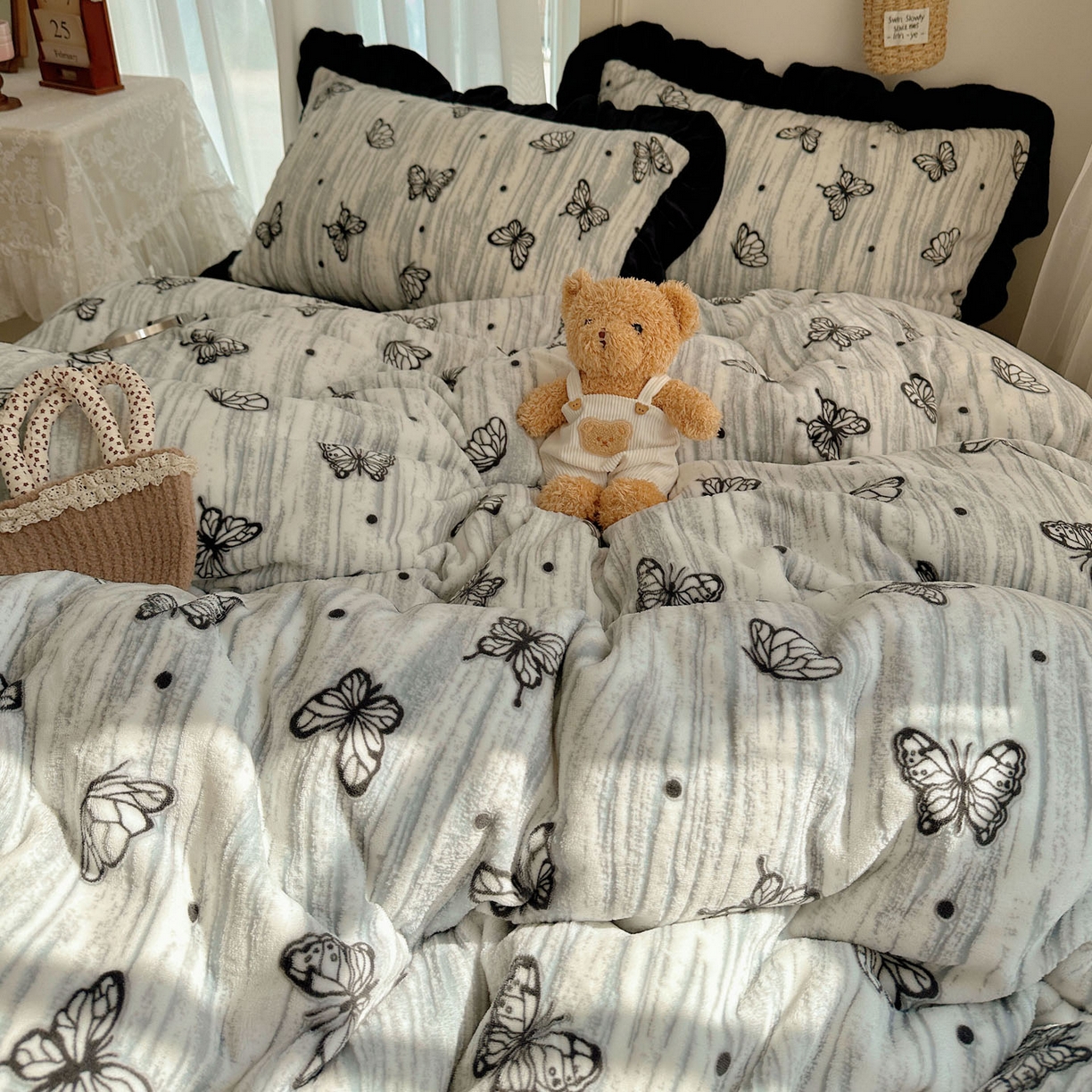 91家纺网 家纺一手货源 找家纺 （总）十里居 2025新款烂花牛奶绒花边款四件套