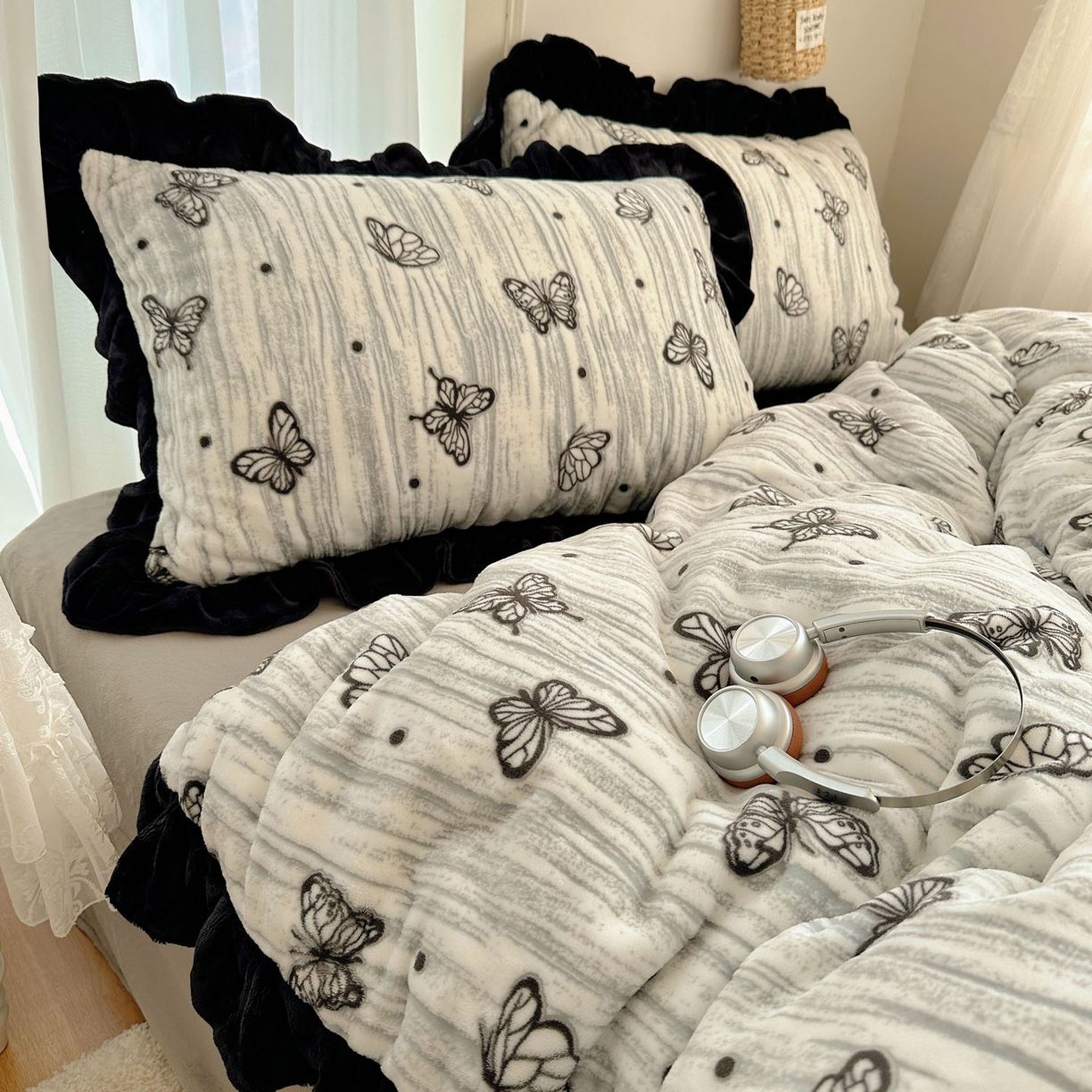 91家纺网 家纺一手货源 找家纺 （总）十里居 2025新款烂花牛奶绒花边款四件套