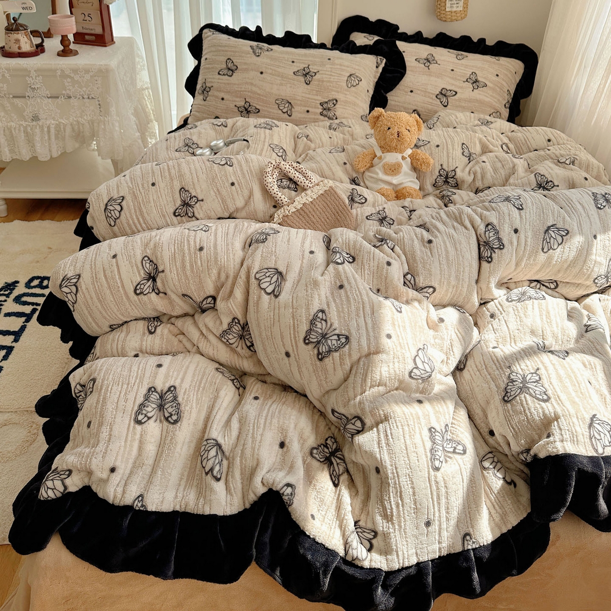 91家纺网 家纺一手货源 找家纺 十里居 2025新款烂花牛奶绒花边款四件套 黑蝴蝶-咖