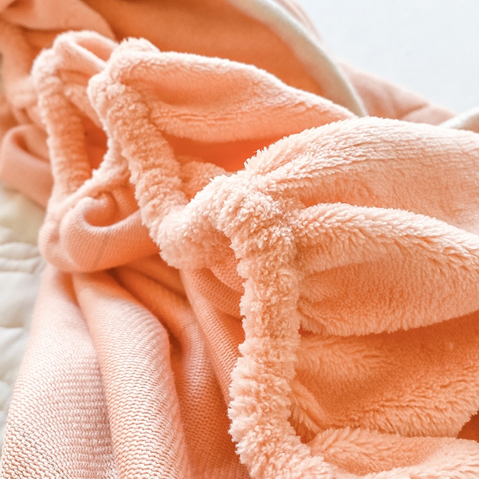 91家纺网 家纺一手货源 找家纺 （总）摩妮卡 2025新款牛奶绒夹棉床笠三件套保护床垫