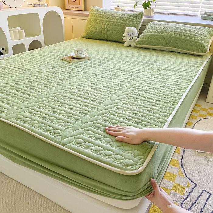 摩妮卡 2025新款牛奶绒夹棉床笠三件套保护床垫 香叶绿