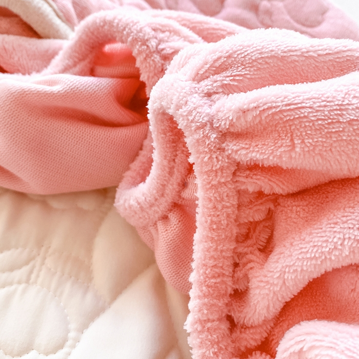 91家纺网 家纺一手货源 找家纺 摩妮卡 2025新款牛奶绒夹棉床笠三件套保护床垫 冰霉粉