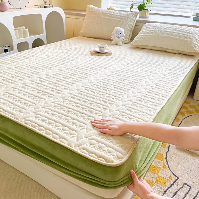 摩妮卡 2025新款牛奶绒夹棉床笠三件套保护床垫 破镜白