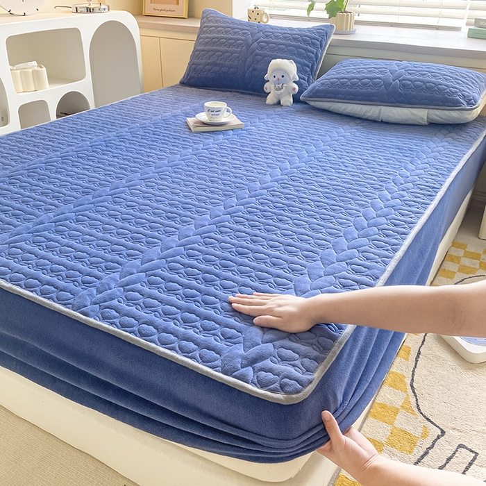 91家纺网 家纺一手货源 找家纺 （总）摩妮卡 2025新款牛奶绒夹棉床笠三件套保护床垫