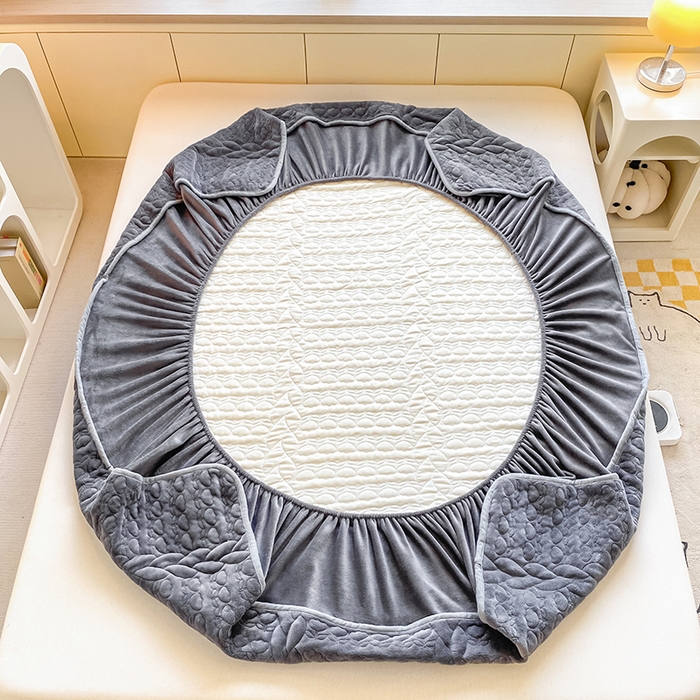 91家纺网 家纺一手货源 找家纺 摩妮卡 2025新款牛奶绒夹棉床笠三件套保护床垫 星辰灰