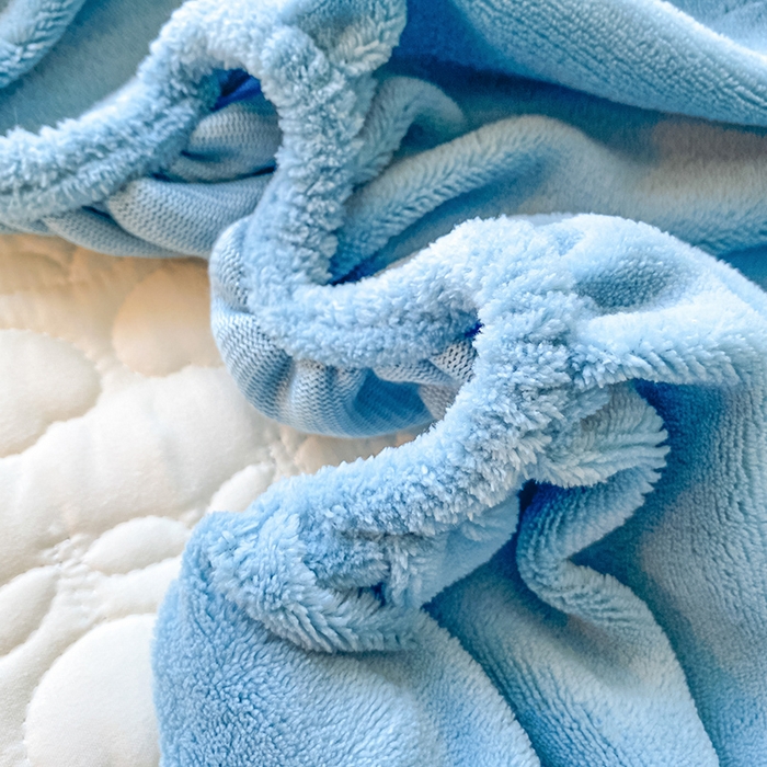 91家纺网 家纺一手货源 找家纺 摩妮卡 2025新款牛奶绒夹棉床笠三件套保护床垫 班迪兰