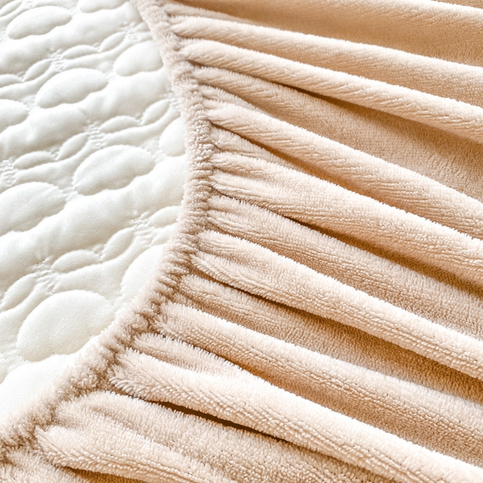 91家纺网 家纺一手货源 找家纺 摩妮卡 2025新款牛奶绒夹棉床笠三件套保护床垫 米杏