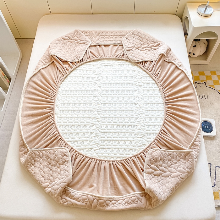 91家纺网 家纺一手货源 找家纺 摩妮卡 2025新款牛奶绒夹棉床笠三件套保护床垫 米杏