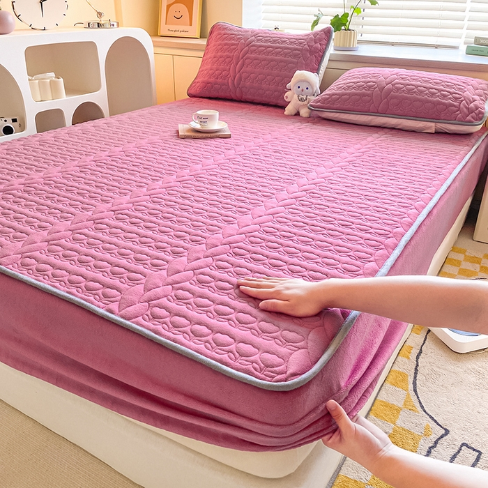 摩妮卡 2025新款牛奶绒夹棉床笠三件套保护床垫 砖红