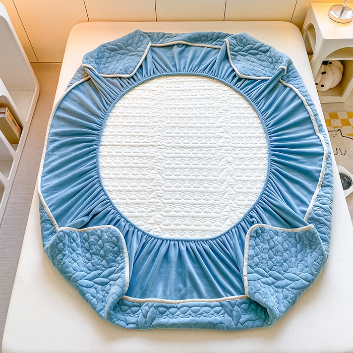 91家纺网 家纺一手货源 找家纺 摩妮卡 2025新款牛奶绒夹棉床笠三件套保护床垫 班迪兰