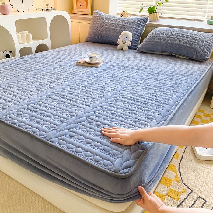 摩妮卡 2025新款牛奶绒夹棉床笠三件套保护床垫 海盐蓝