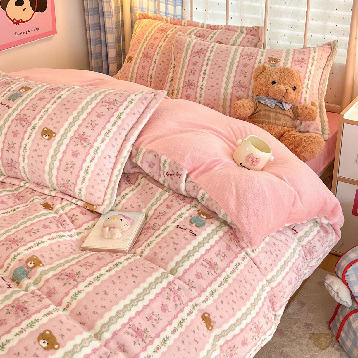 91家纺网 家纺一手货源 找家纺 川悦生活 2025新款加厚牛奶绒印花四件套 芙宁小熊