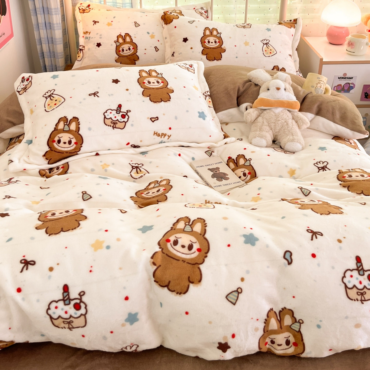 91家纺网 家纺一手货源 找家纺 川悦生活 2025新款加厚牛奶绒印花四件套 奶萨小熊