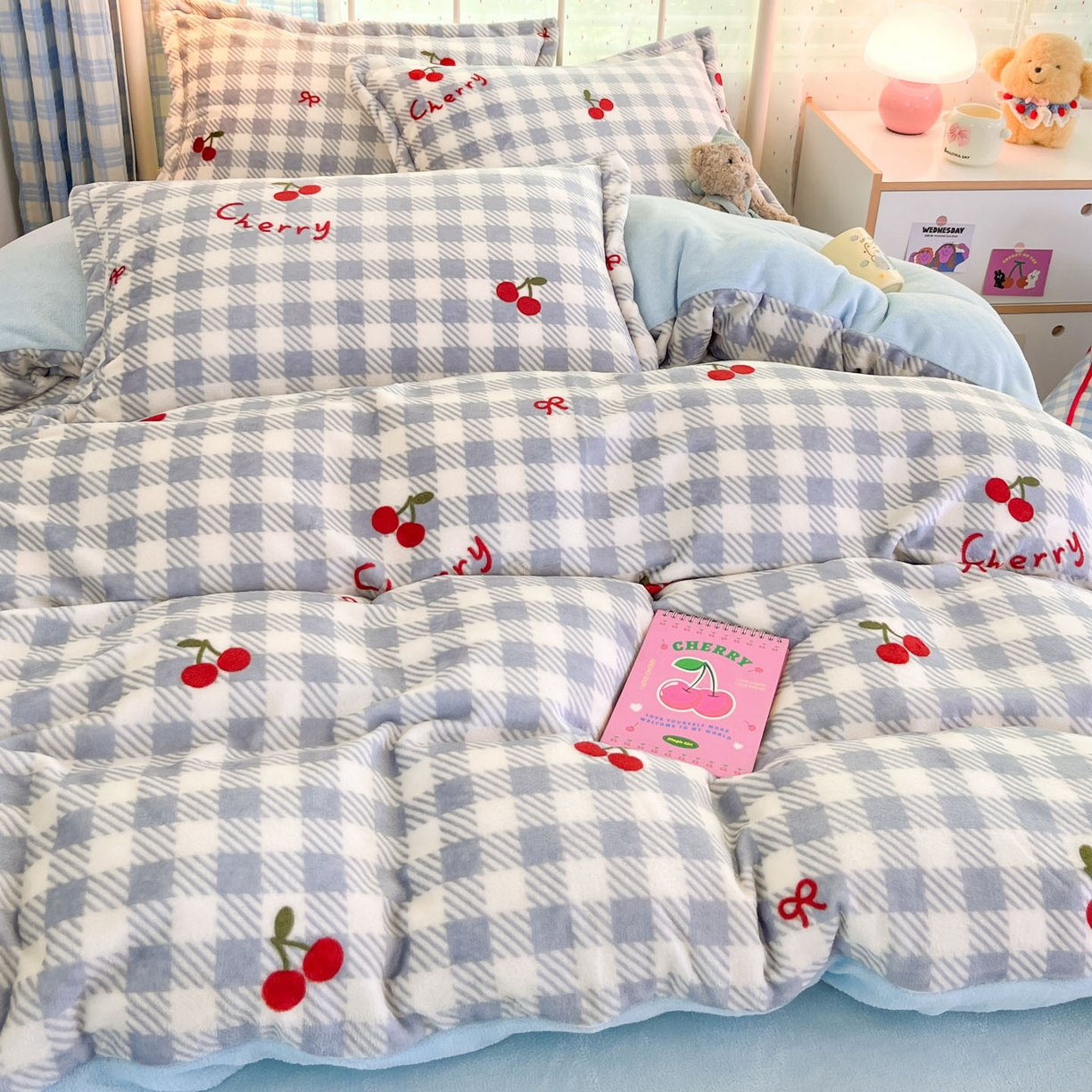 91家纺网 家纺一手货源 找家纺 川悦生活 2025新款加厚牛奶绒印花四件套 青禾车厘