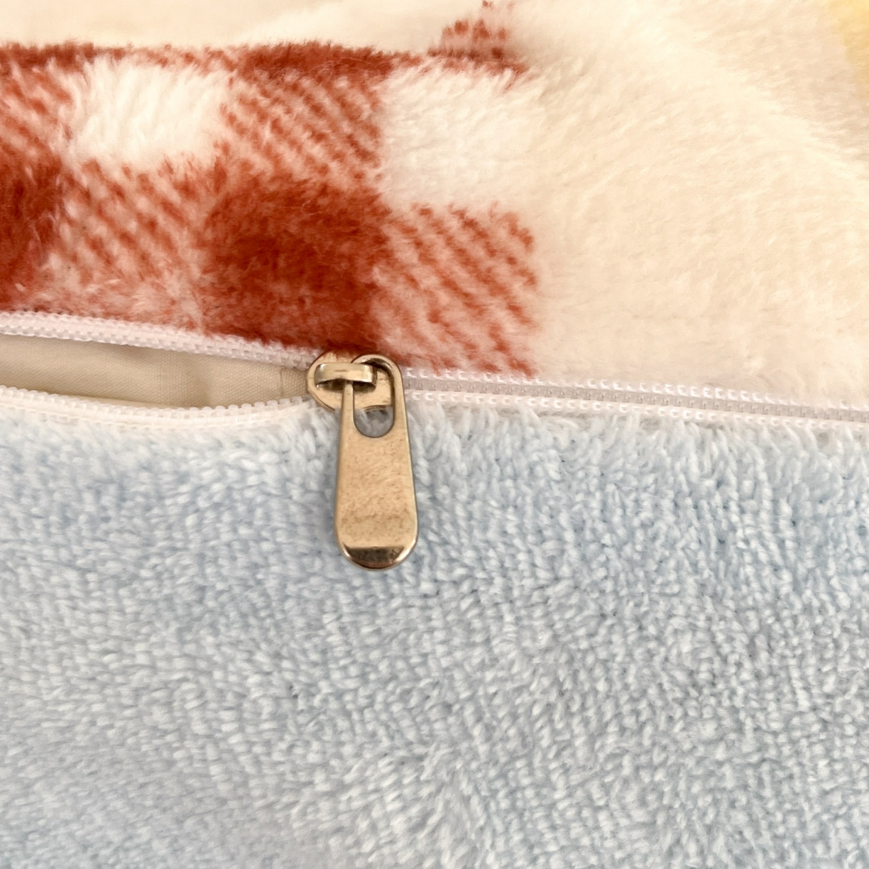 91家纺网 家纺一手货源 找家纺 川悦生活 2025新款加厚牛奶绒印花四件套 腊肠布丁