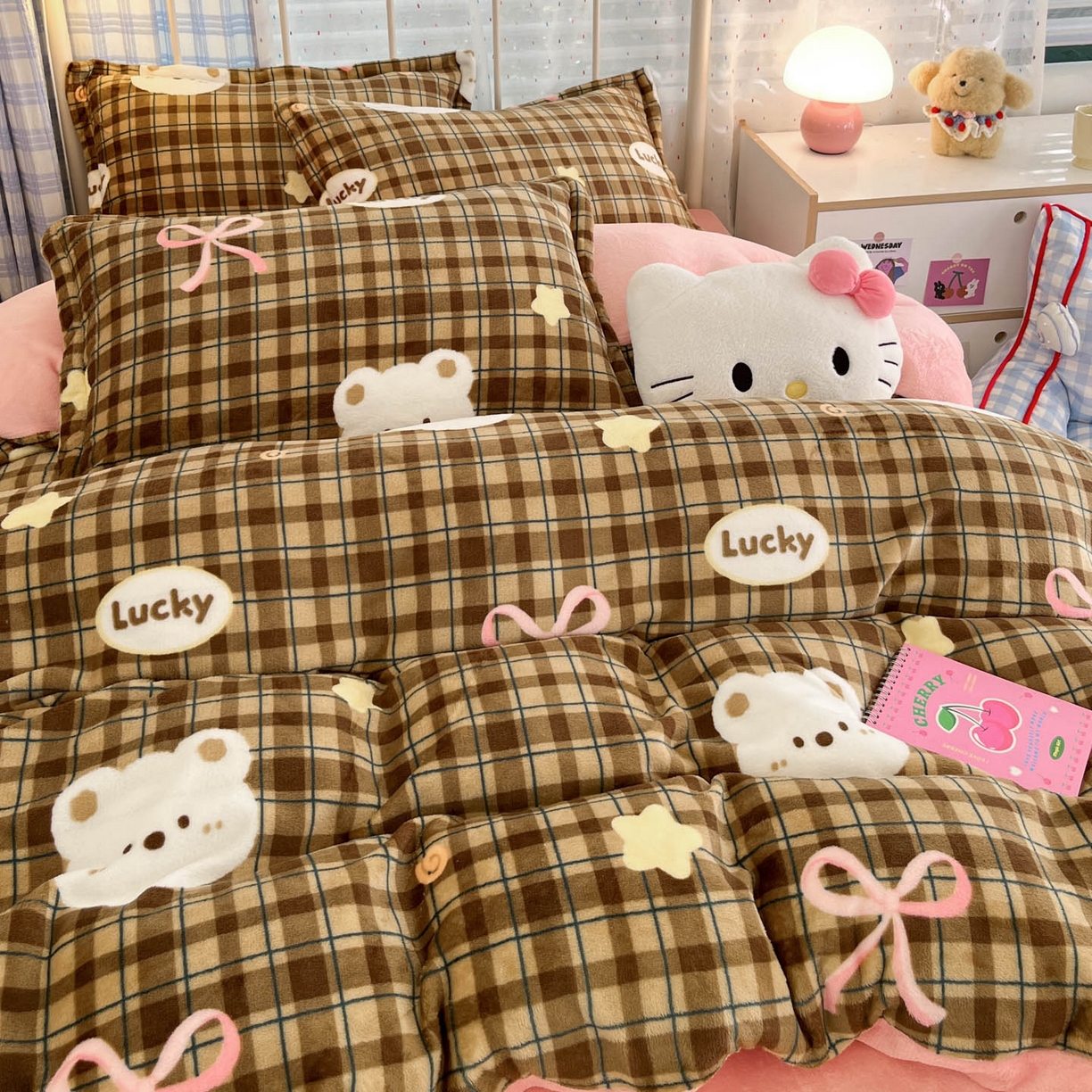 91家纺网 家纺一手货源 找家纺 川悦生活 2025新款加厚牛奶绒印花四件套 茶酥小熊粉