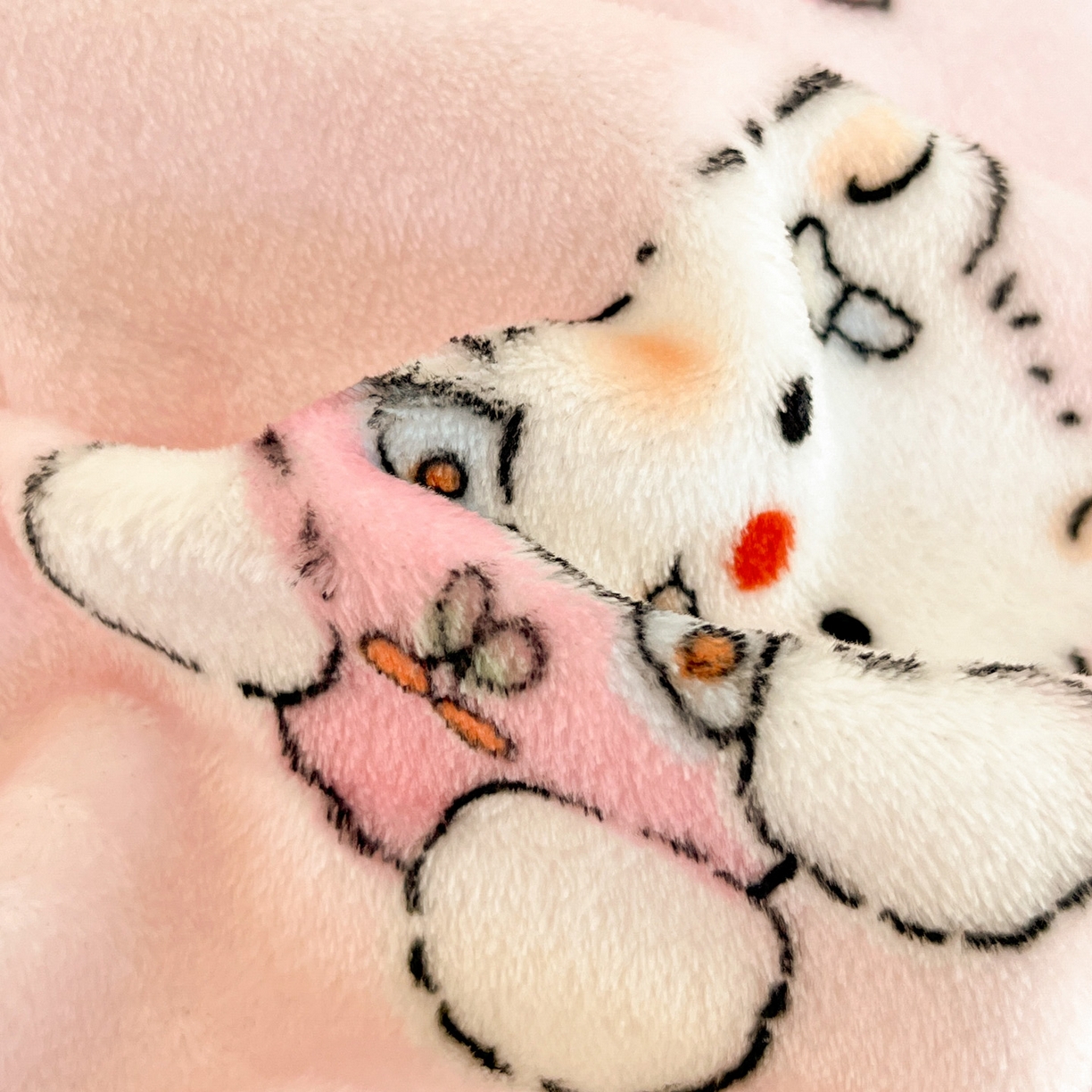 91家纺网 家纺一手货源 找家纺 川悦生活 2025新款加厚牛奶绒印花四件套 茶派小狗粉