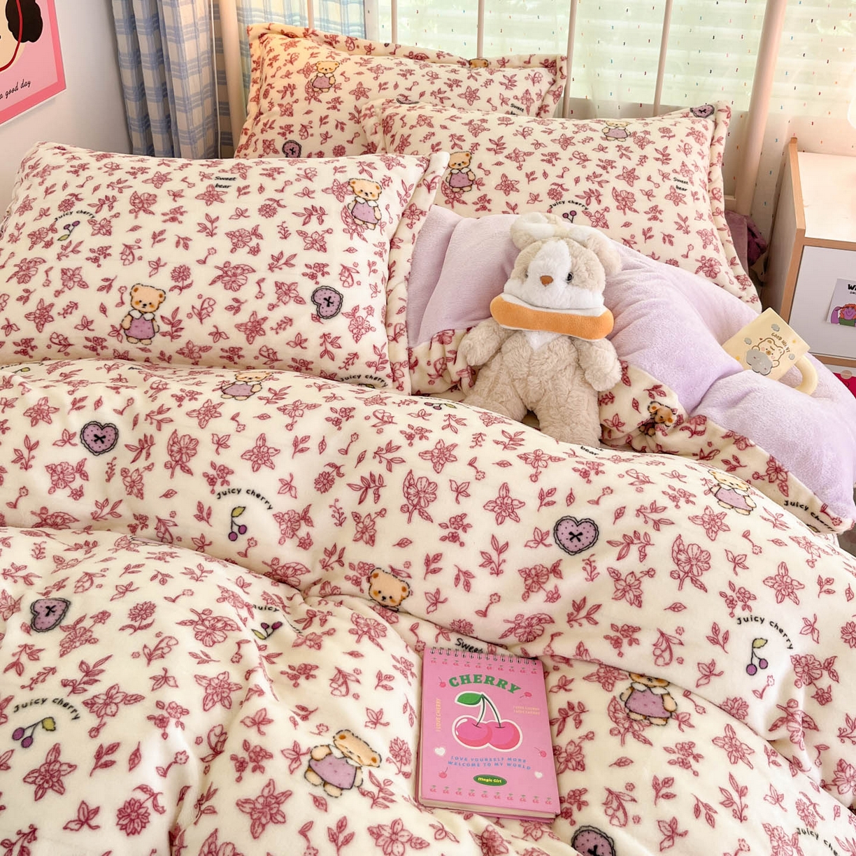 91家纺网 家纺一手货源 找家纺 川悦生活 2025新款加厚牛奶绒印花四件套 花田小熊